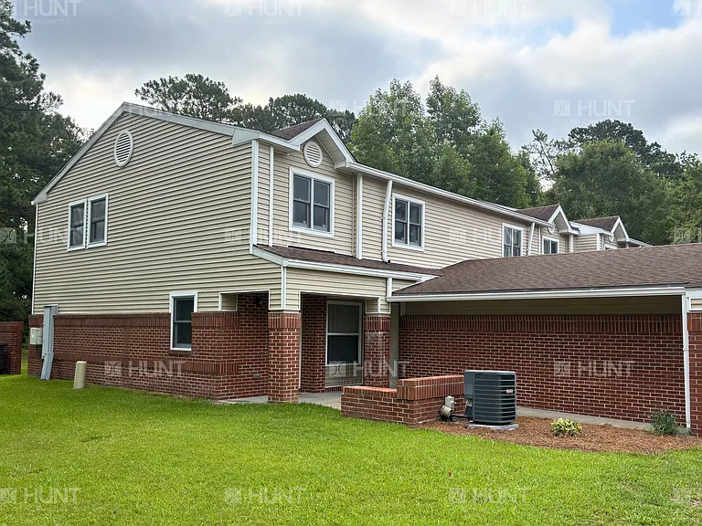 18 Northampton Dr — Photo 2