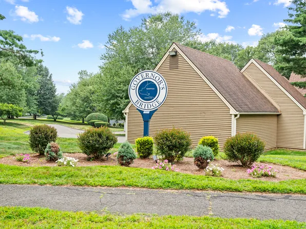 11 Tanager Circle, Simsbury, CT 06081