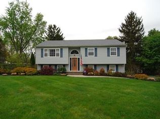 10 Hillside Rd, Hackettstown, NJ 07840