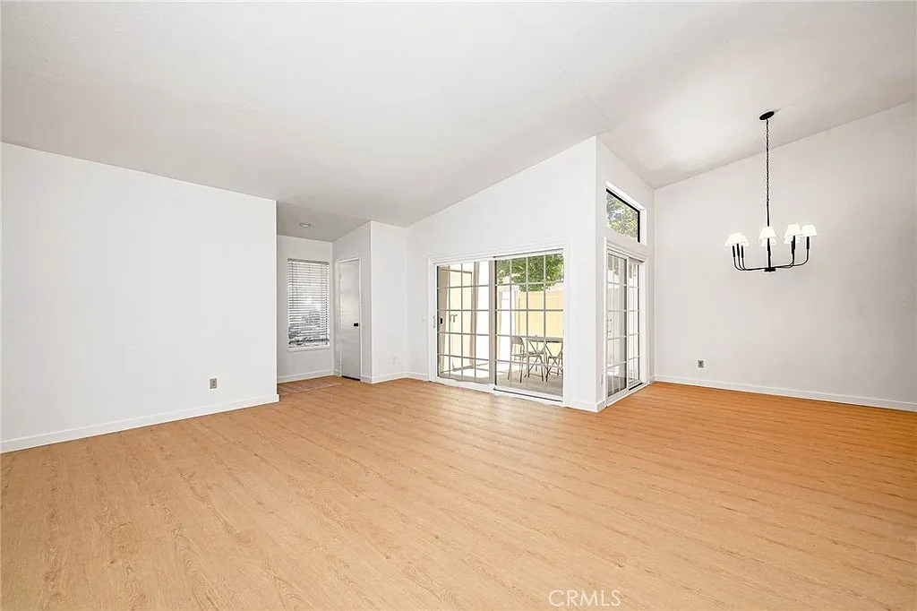 2 bed, 1070 sqft, $2,950 — Photo 3