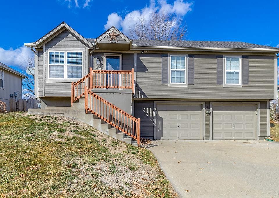1st image of 608 W View Dr