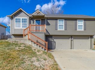 608 W View Dr, Grain Valley, MO 64029
