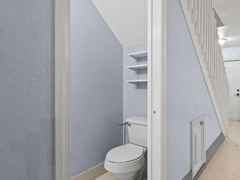 952 Summit Lake Dr — Photo 17