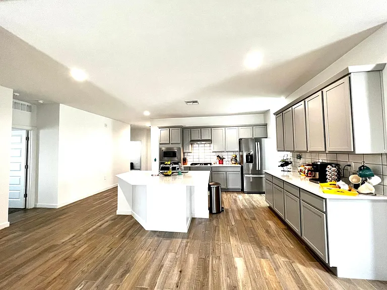 11104 S Weismann Dr — Photo 4
