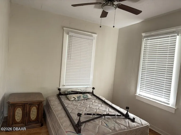 221 N Oleander Ave — Photo 5