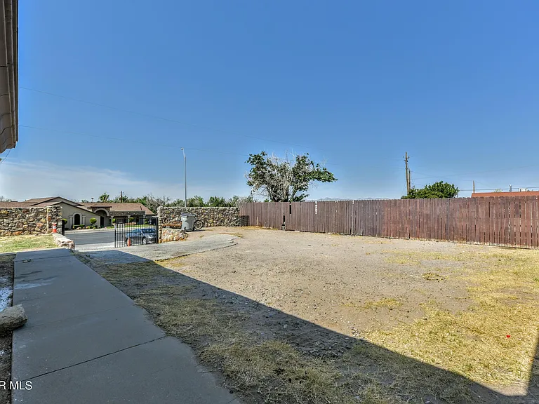 753 N Carolina Dr — Photo 34