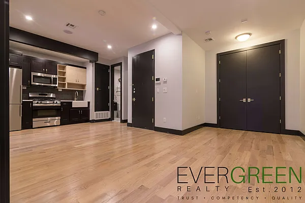 Rented by Evergreen Apartments BK | media 10