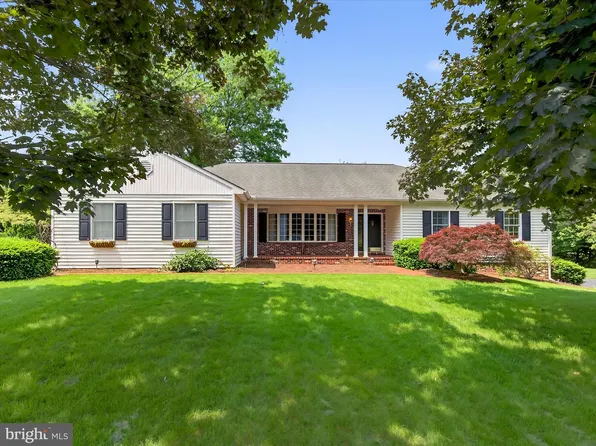 2627 Hazelwood Rd, Lancaster, PA 17601