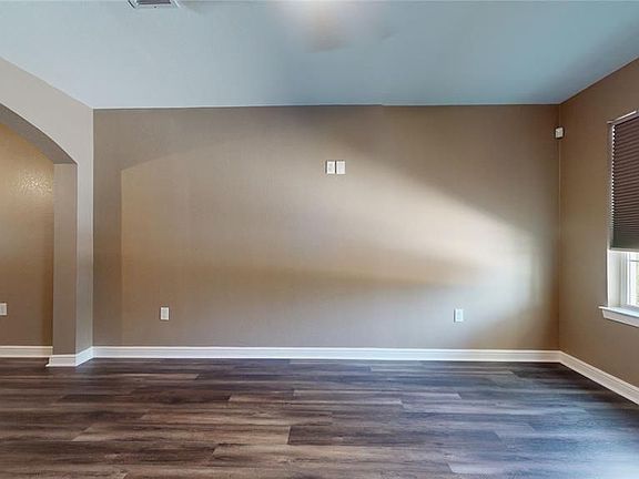 5th image of 302 Georgia St #B
