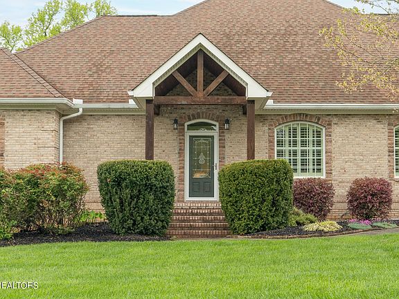 4th image of 3704 Jackson Bend Dr
