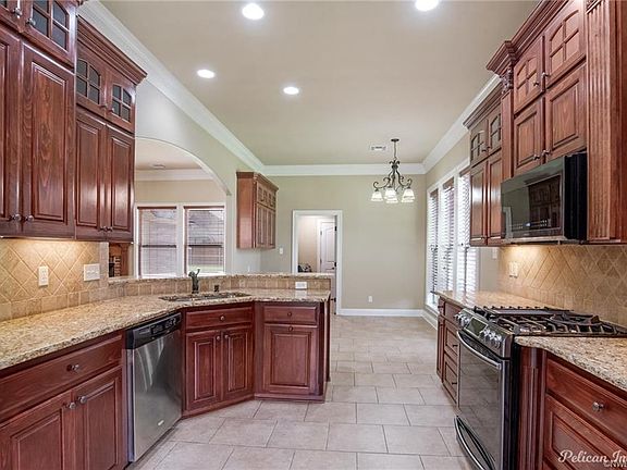 3rd image of 511 Chinquipin Dr