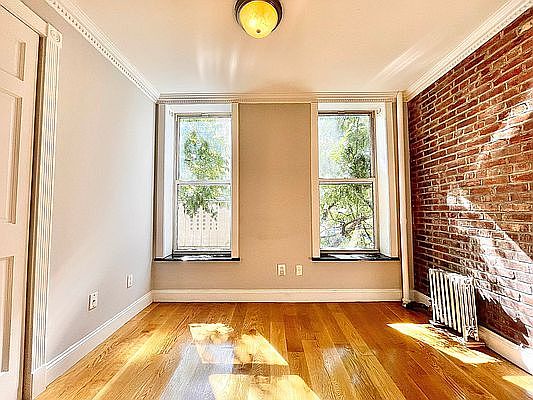 3rd image of 215 Mott St #2