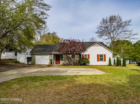 907 N Poplar St, Aberdeen, NC 28315