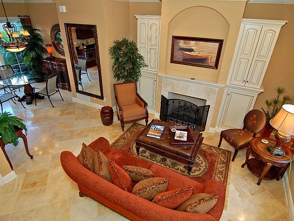 2nd image of 1541 Oak St #11