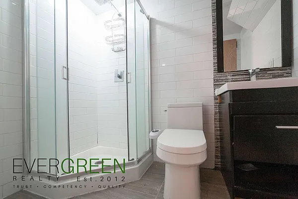 Rented by Evergreen Apartments BK | media 27