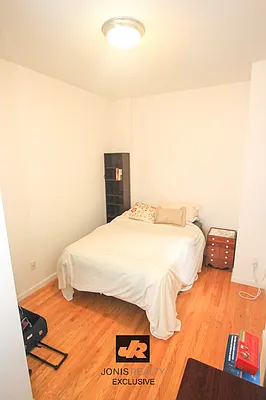 Rented by Jonis Realty | media 26