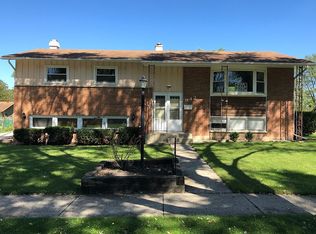 942 E Bissell Dr, Palatine, IL 60074