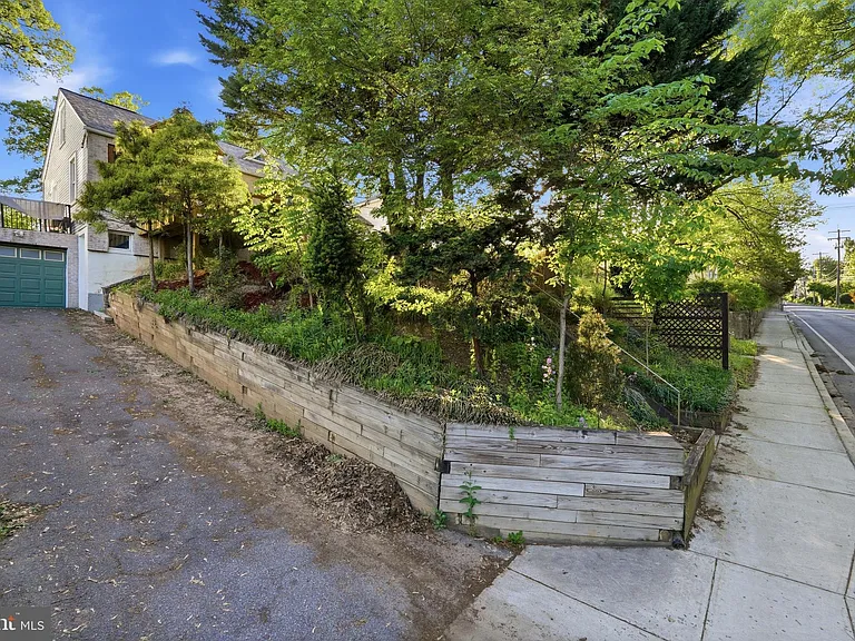 605 Ethan Allen Ave — Photo 6