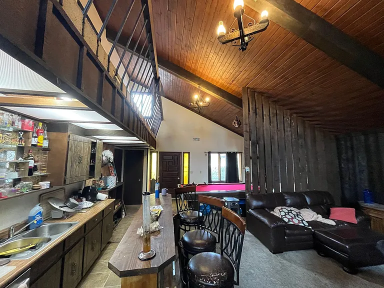 608 Louise Ln — Photo 7