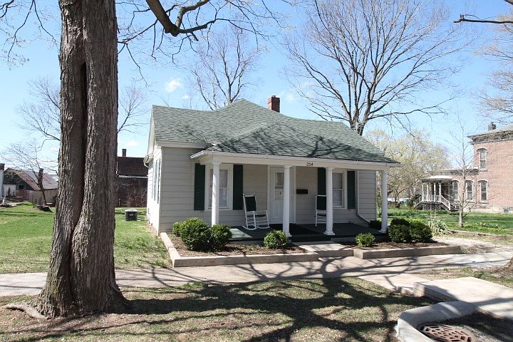 1st image of 204 S Brady St