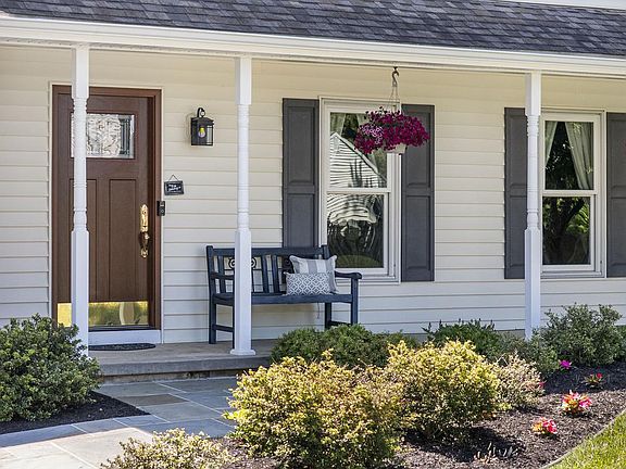 3rd image of 1117 Ross Ln