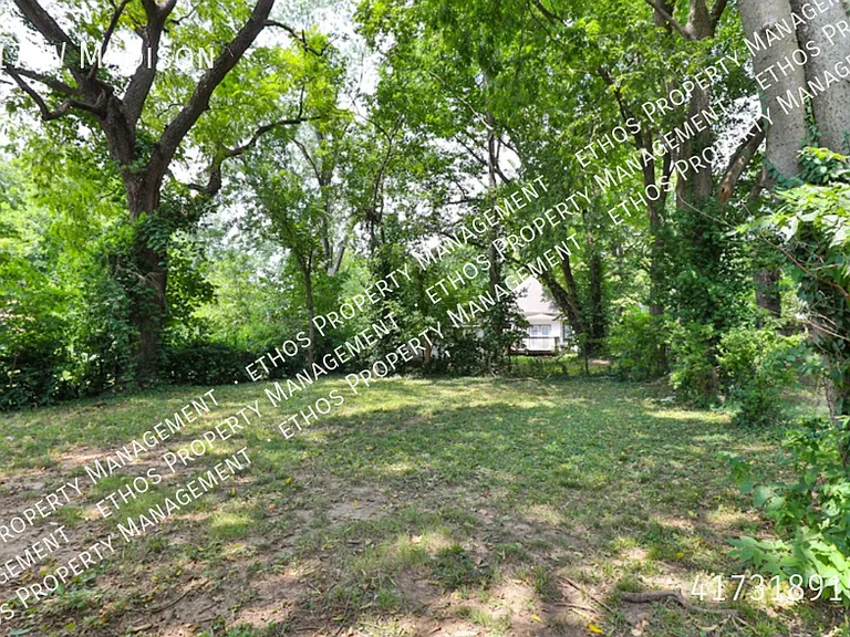 817 W Madison St — Photo 12