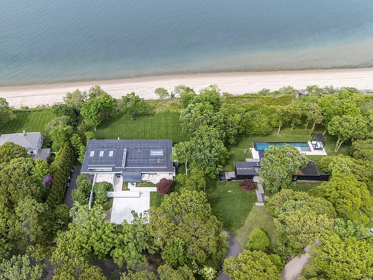 22 Hedges Banks Dr — Photo 3