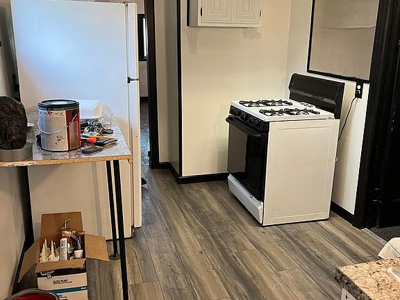 4th image of 235 Sherman St #2