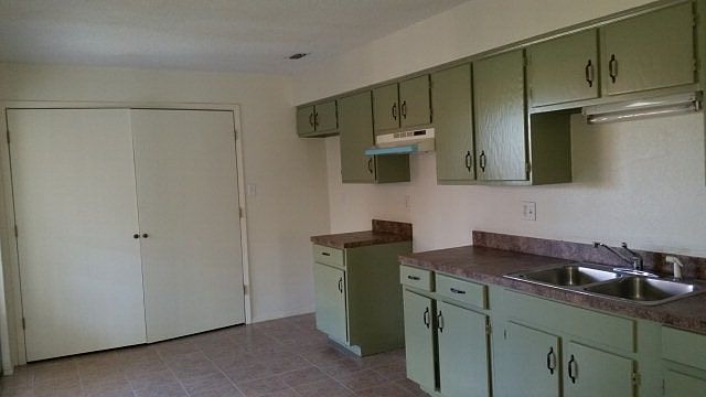 2nd image of 1909 Hawk Ave