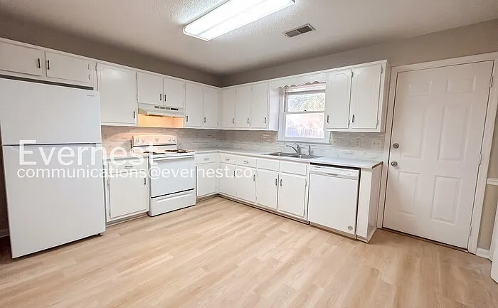 2 bed, 2.0 bath, 1108 sqft, $1,045 — Photo 4