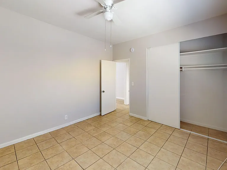 4th Street Apartments...Gorgeous Newly Remodeled Apartments...Great Location! CALL NOW! — Photo 14