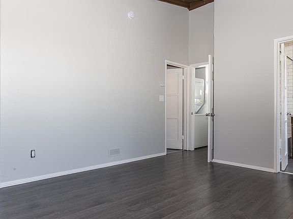 3rd image of 931 N Madison Ave