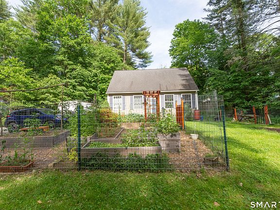 5th image of 33 Hemlock Drive