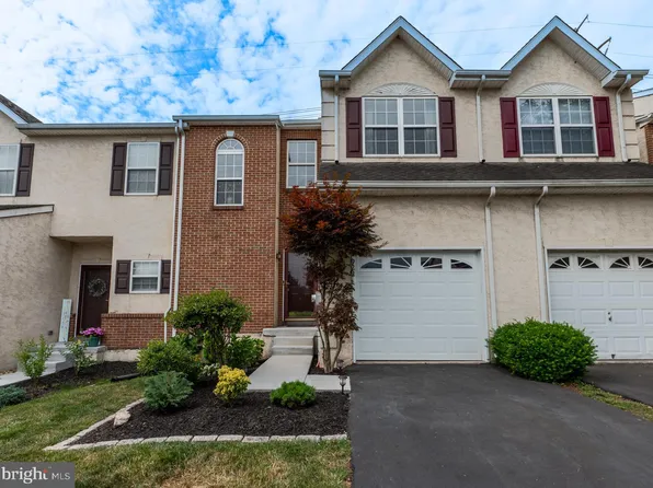 929 Cholet Dr, Collegeville, PA 19426