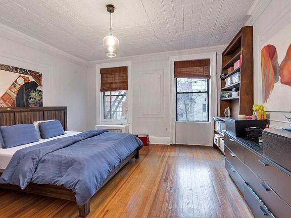 3rd image of 418 W 51st St APT 3