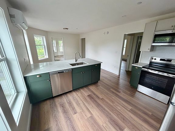 2nd image of 23 Pembroke St #3