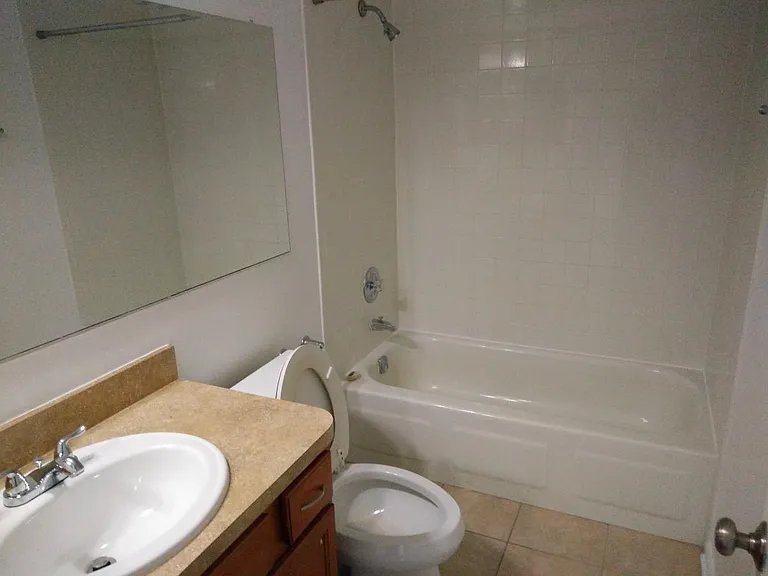 1 Renaissance Pl — Photo 3