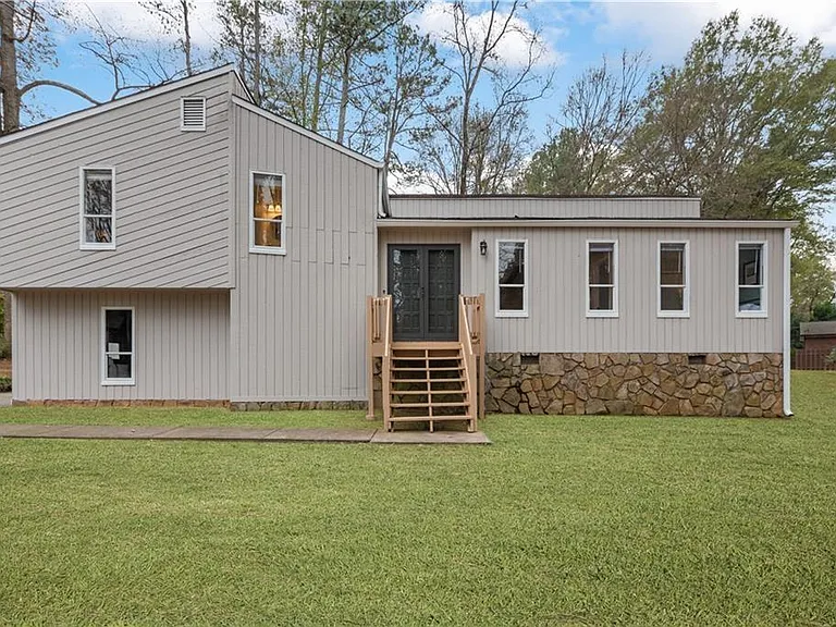 2532 Hidden Hills Dr — Photo 3