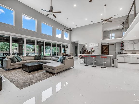 5th image of 2609 Lake Shore Dr