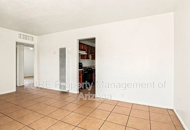 1251 E Rose Ln — Photo 6