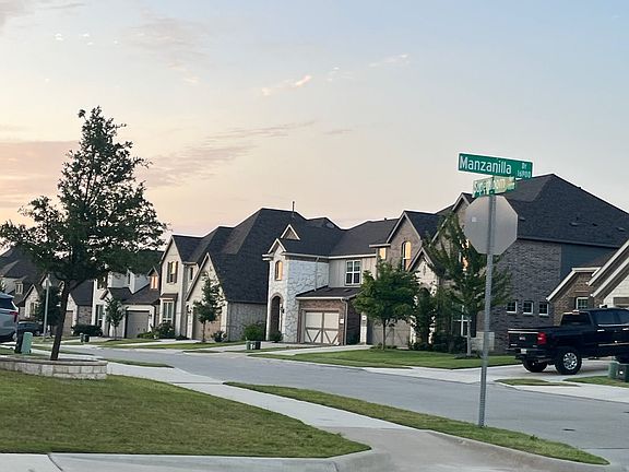4th image of 900 Superbloom Ave