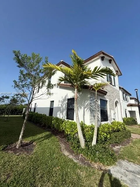Crystal Cay — Photo 2