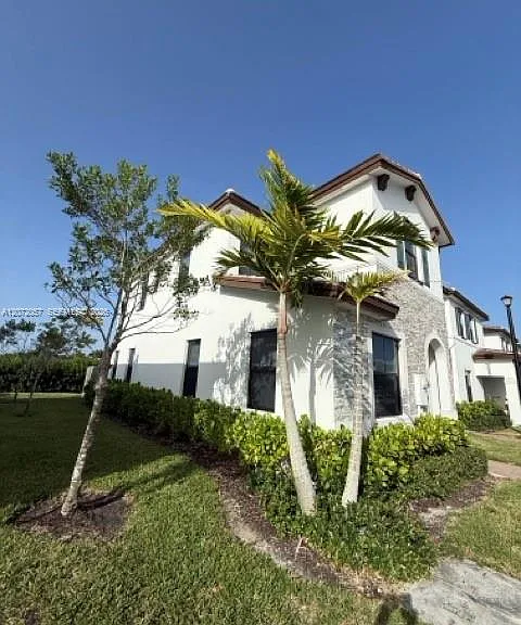 10025 SW 228th Ter #10025 — Photo 2