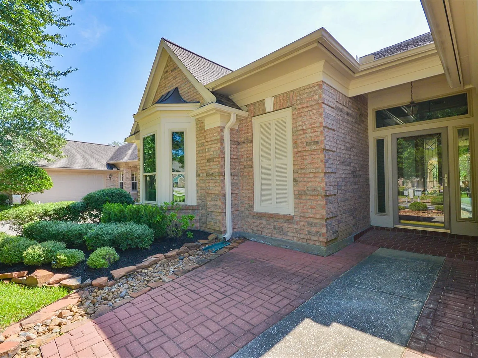 3 bed, 2.0 bath, 2488 sqft, $2,600 — Photo 4