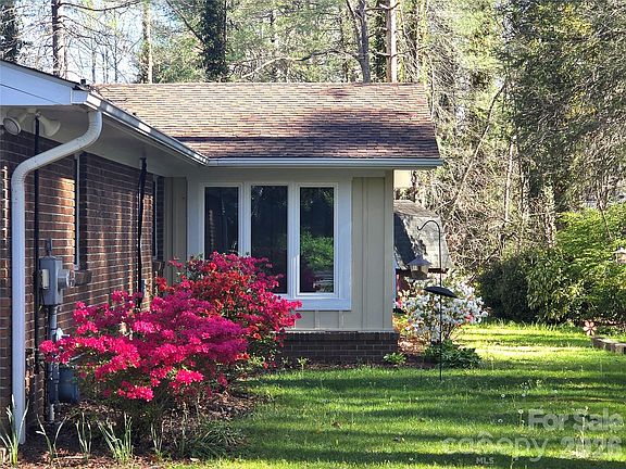 5th image of 106 E Laurel Ln