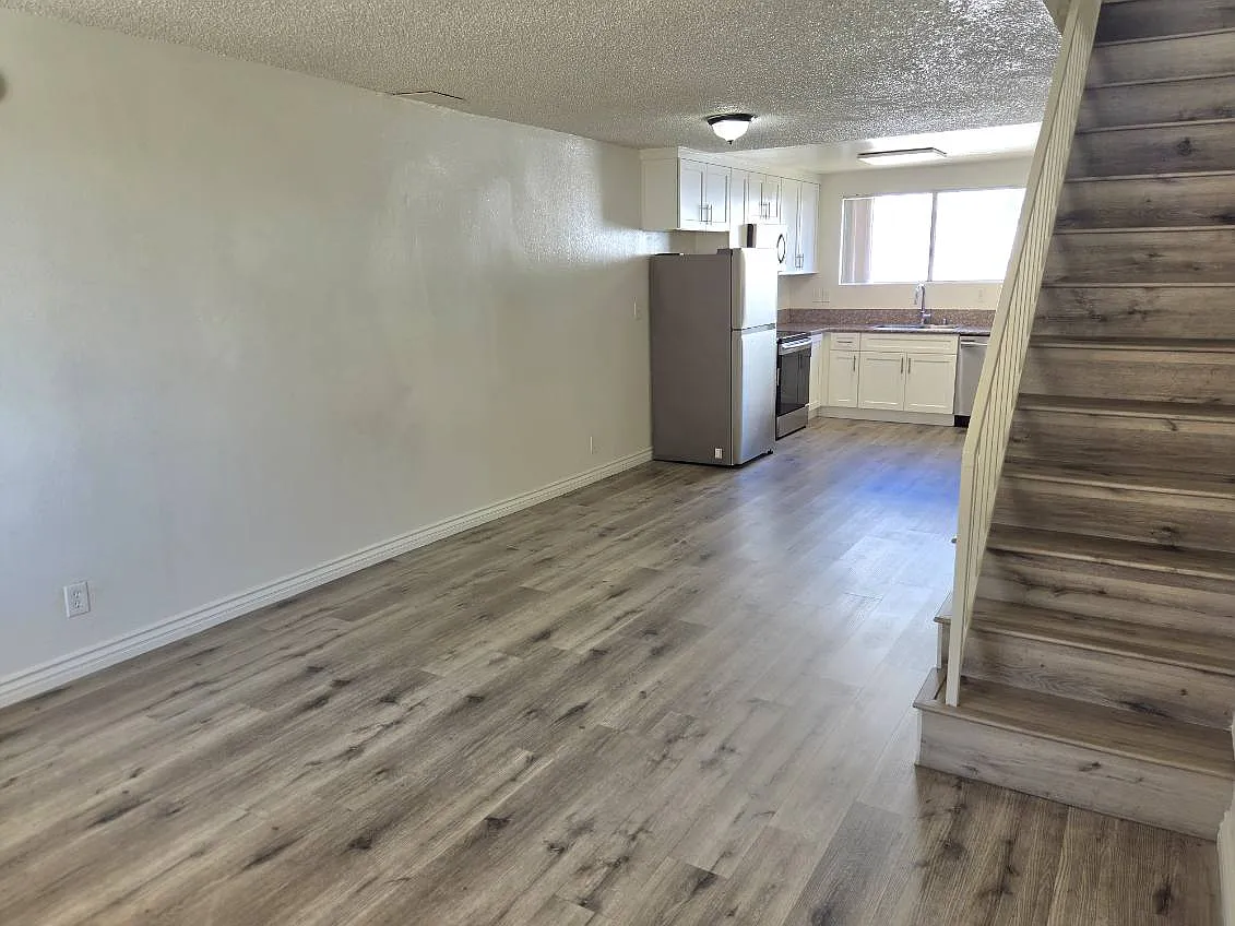 2 bed, 1.5 bath, 950 sqft, $2,400 — Photo 4