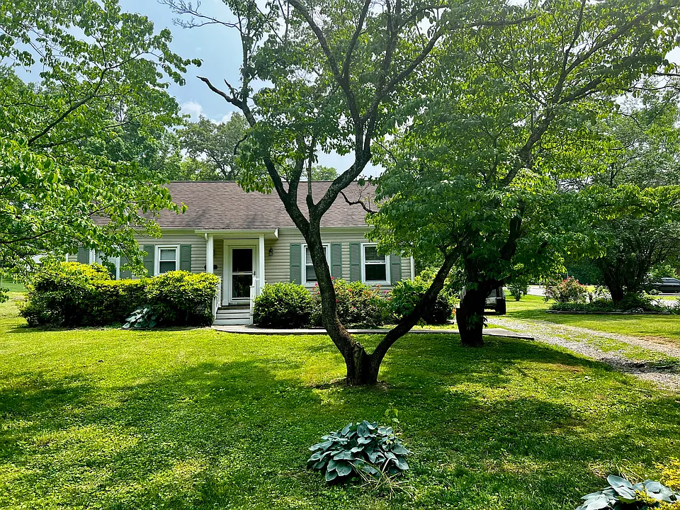 2104 Maplewood Dr