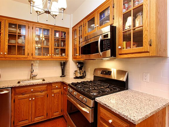 3rd image of 24 Monroe Pl APT 2C