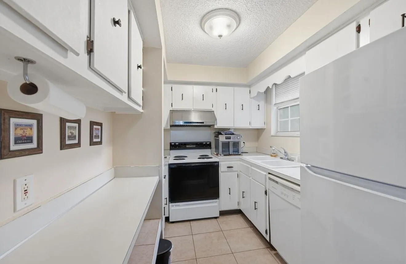 2 bed, 1044 sqft, $1,700 — Photo 4