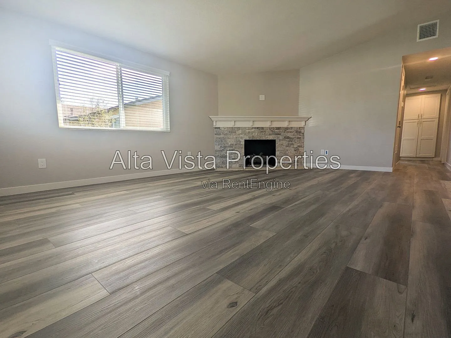 3 bed, 2.0 bath, 1232 sqft, $3,995 — Photo 3